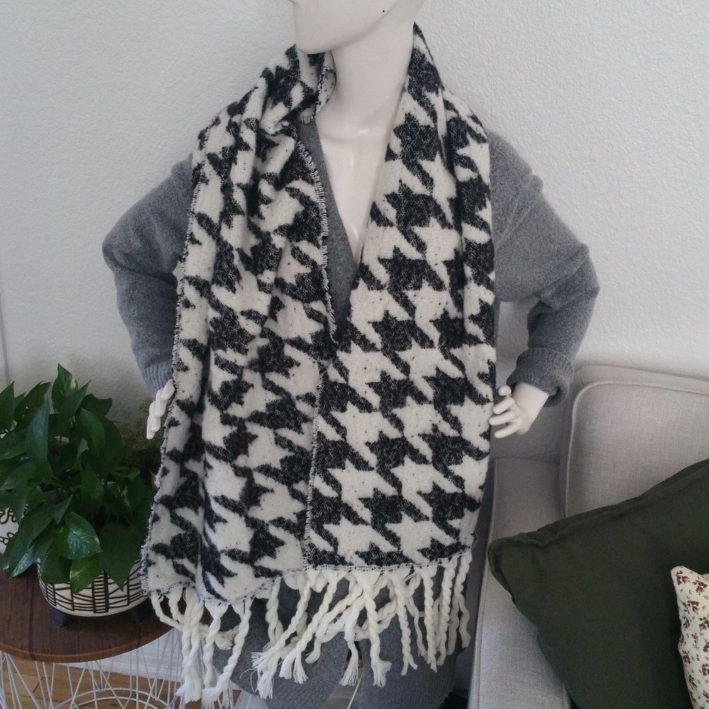 New DKNY Oversize Scarf Blanket Wrap NWT Black White Houndstooth